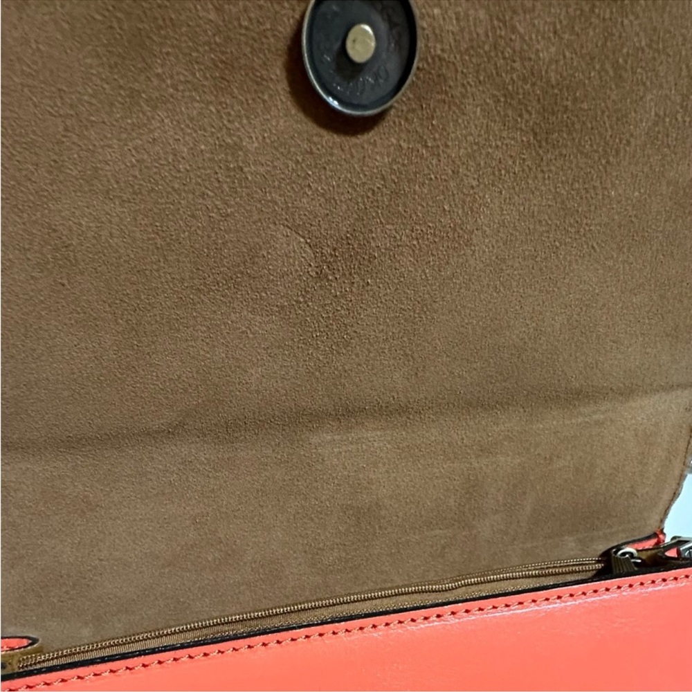 Patricia Nash Coral Beautiful Leather Crossbody Bag.
Patricia Nash. - Picture 7 of 7
